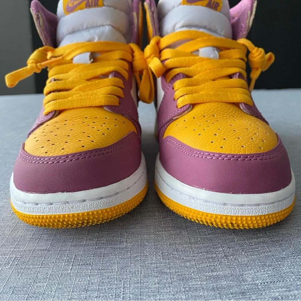 Nike | Air Jordan 1 Retro High OG "Brotherhood" sneakers - Picture 8 of 16